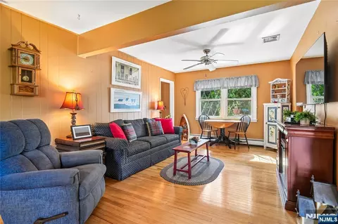 Living - 425 Beech Ave, Paramus, NJ 07652 photo 1 of 4