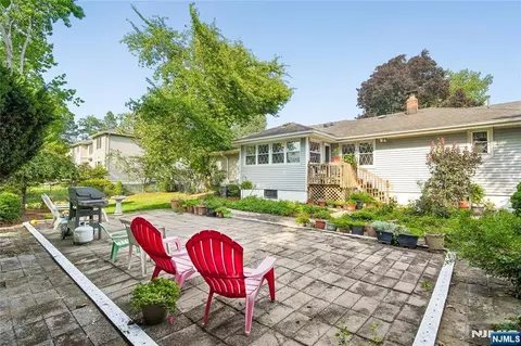 Exterior - 425 Beech Ave, Paramus, NJ 07652 photo 5 of 8