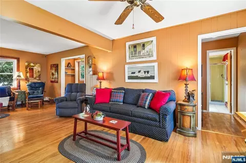 Living - 425 Beech Ave, Paramus, NJ 07652 photo 4 of 4
