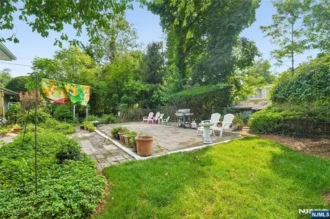 Exterior - 425 Beech Ave, Paramus, NJ 07652 photo 7 of 8
