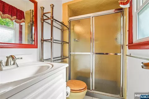 Bath - 425 Beech Ave, Paramus, NJ 07652 photo 1 of 3