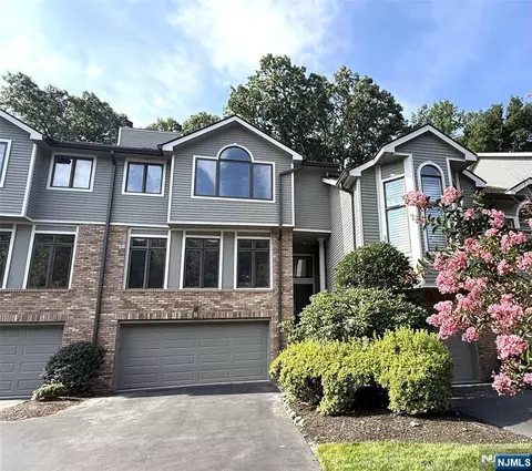 20 Lakeview Dr, Old Tappan, NJ 07675