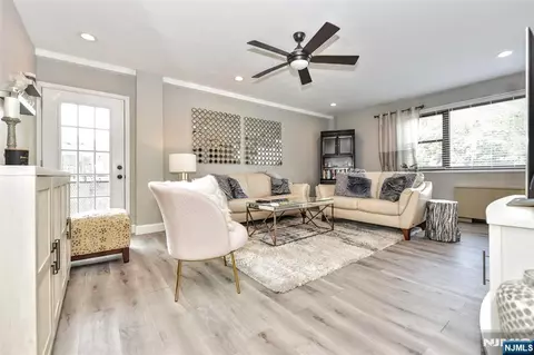 Living - 25 Grand Ave #2J, Hackensack, NJ 07601 photo 1 of 4