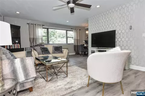 Living - 25 Grand Ave #2J, Hackensack, NJ 07601 photo 3 of 4