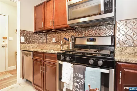 Kitchen - 25 Grand Ave #2J, Hackensack, NJ 07601 photo 4 of 6