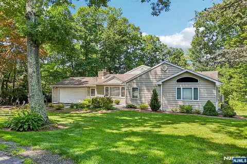 3 Beech Ct, Hardyston, NJ 07460