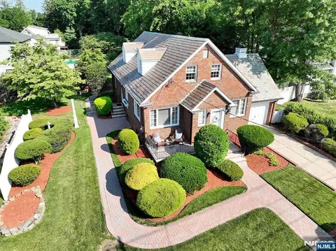 10 Glenwood Ave, Leonia, NJ 07605