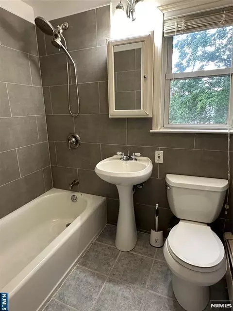 Bath - 36 Morningside Ave, Cresskill, NJ 07626 photo 4 of 4