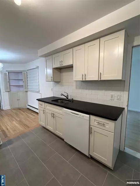 Kitchen - 36 Morningside Ave, Cresskill, NJ 07626 photo 3 of 5