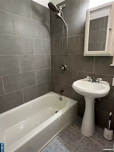 Bath - 36 Morningside Ave, Cresskill, NJ 07626 photo 3 of 4
