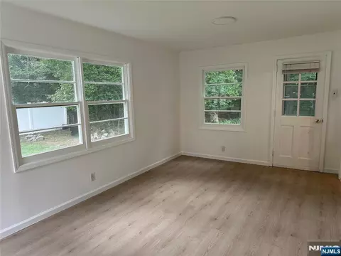 Living - 36 Morningside Ave, Cresskill, NJ 07626 photo 6 of 8
