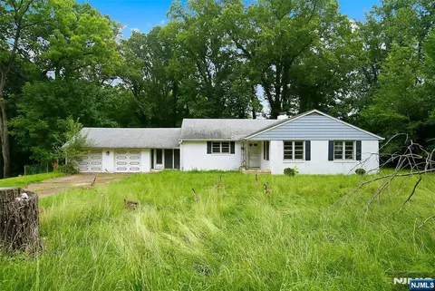 17 Brookdale Dr, Cherry Hill, NJ 08034