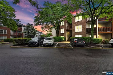 1486 Westgate Dr, Fort Lee, NJ 07024