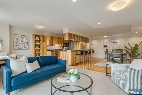 530 Valley Rd #5M, Montclair, NJ 07043