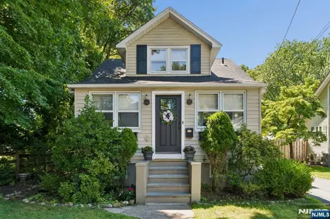 160 Packard Ave, Wyckoff, NJ 07481