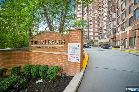 100 Old Palisade Rd #3305, Fort Lee, NJ 07024