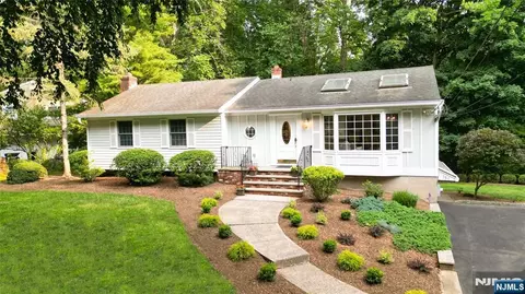 756 Sunset Ter, Franklin Lakes, NJ 07417