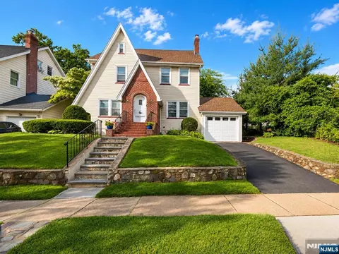 10 Alden Rd, Montclair, NJ 07042