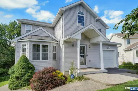 Exterior - 14 Summit Ct, Hackensack, NJ 07601 photo 3 of 4