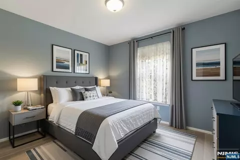 Bedroom - 14 Summit Ct, Hackensack, NJ 07601 photo 6 of 10