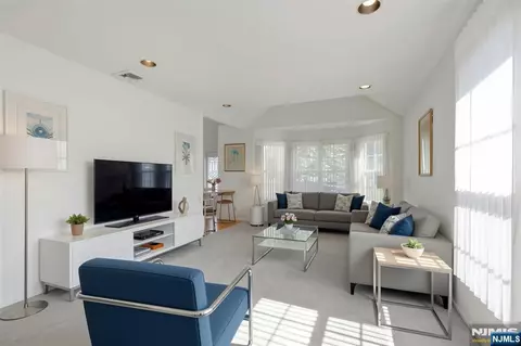 Living - 14 Summit Ct, Hackensack, NJ 07601 photo 2 of 2