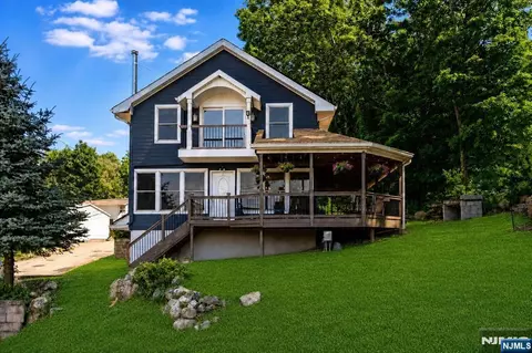 2 San Bar Dr, Lake Hopatcong, NJ 07849