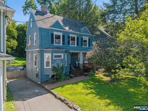 52 Benson St, Bloomfield, NJ 07003