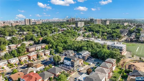 1522 11th St, Fort Lee, NJ 07024