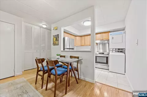 Dining - 33 Poplar Ave #8, Hackensack, NJ 07601 photo 2 of 2