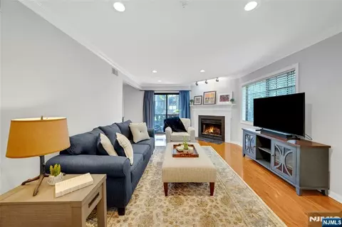 3404 Whittier Ct, Mahwah, NJ 07430