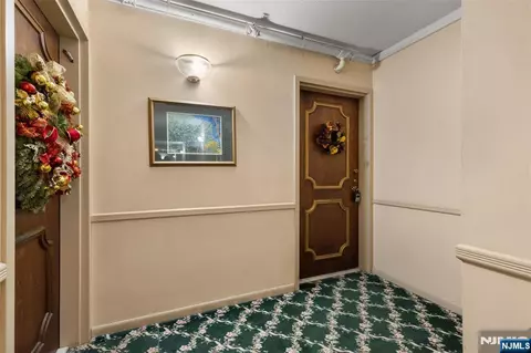Entry Way - 151 Prospect Ave #9D, Hackensack, NJ 07601 photo 3 of 4