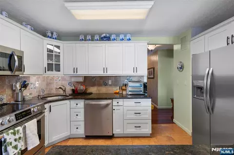 Kitchen - 151 Prospect Ave #9D, Hackensack, NJ 07601 photo 4 of 4