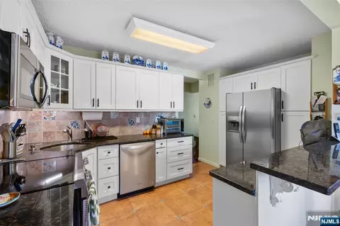 Kitchen - 151 Prospect Ave #9D, Hackensack, NJ 07601 photo 3 of 4