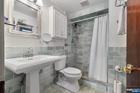 Bath - 151 Prospect Ave #9D, Hackensack, NJ 07601 photo 1 of 4
