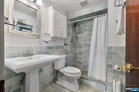 Bath - 151 Prospect Ave #9D, Hackensack, NJ 07601 photo 1 of 4