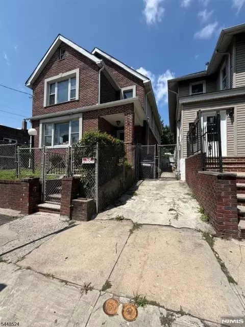 139 Osborne Ter, Newark, NJ 07108