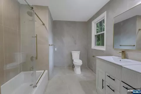Bath - 1087 Lambert Rd, Teaneck, NJ 07666 photo 3 of 3