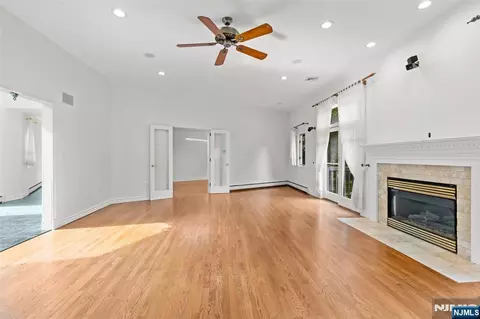 Living - 720 Berdan Ave, Wayne, NJ 07470 photo 2 of 5
