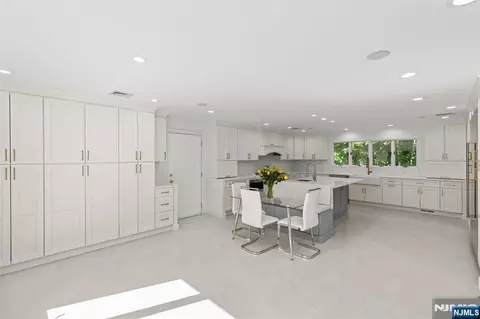 Kitchen - 720 Berdan Ave, Wayne, NJ 07470 photo 4 of 5