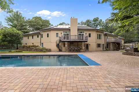 Exterior - 720 Berdan Ave, Wayne, NJ 07470 photo 2 of 3
