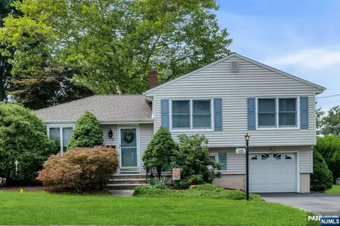 10 Overlook Ave, Emerson, NJ 07630