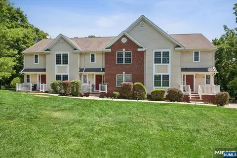 52 Henry Ct, Mount Arlington, NJ 07856