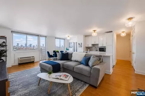100 Manhattan Ave #708, Jersey City, NJ 07307