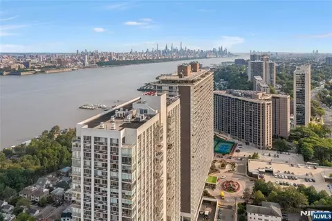 1600 Parker Ave #5G, Fort Lee, NJ 07024