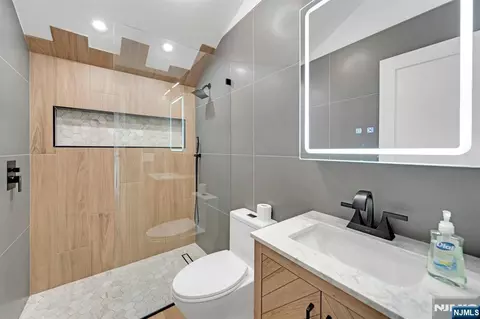 Bath - 228 Johnson Ave #5, Hackensack, NJ 07601 photo 3 of 3
