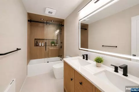 Bath - 228 Johnson Ave #5, Hackensack, NJ 07601 photo 2 of 3
