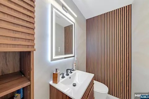 Bath - 228 Johnson Ave #5, Hackensack, NJ 07601 photo 1 of 3