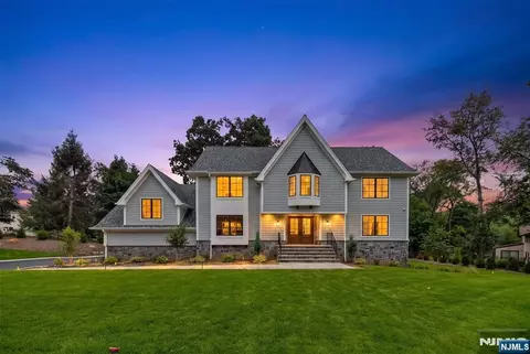 58 Greenwoods Rd, Old Tappan, NJ 07675