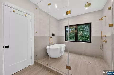 Bath - 134 Morningside Rd, Paramus, NJ 07652 photo 7 of 10
