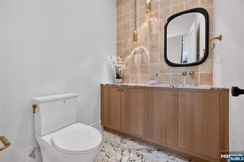 Bath - 134 Morningside Rd, Paramus, NJ 07652 photo 1 of 10